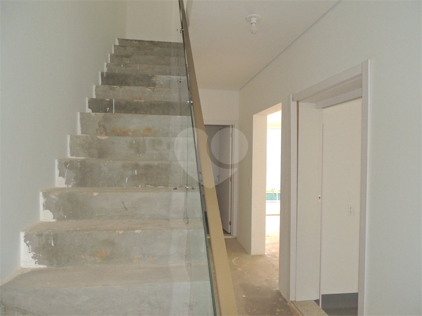Casa à venda com 3 suítes no condomínio Jardim Flora, São Paulo - SP