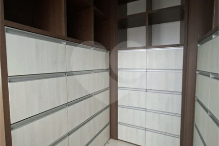SALA COMERCIAL DE 90 M² COM 12 BAIAS, SALA DE REUNIÃO, AR-CONDICIONADO CENTRAL E 2 VAGAS!