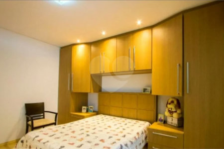 Casa com 172m² , 3 dormitórios , sendo 1 suíte , 2 vagas , à venda no Jardim Alvorada em Santo André.
