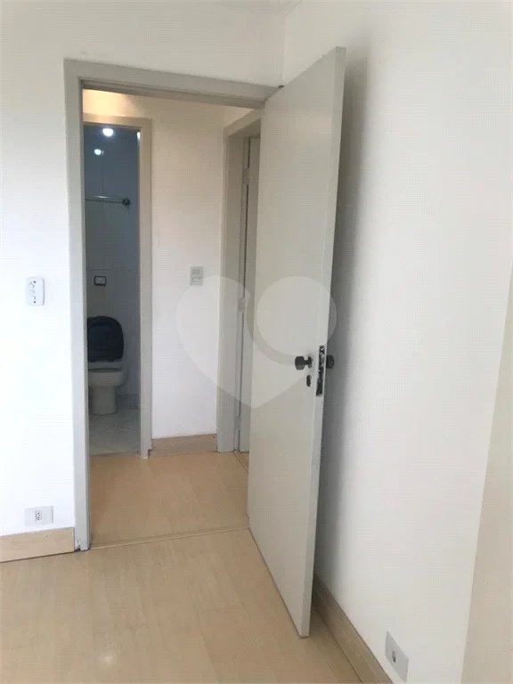 Espaço e Segurança no Bom Retiro: Apartamento de 100 m² com Infraestrutura Completa