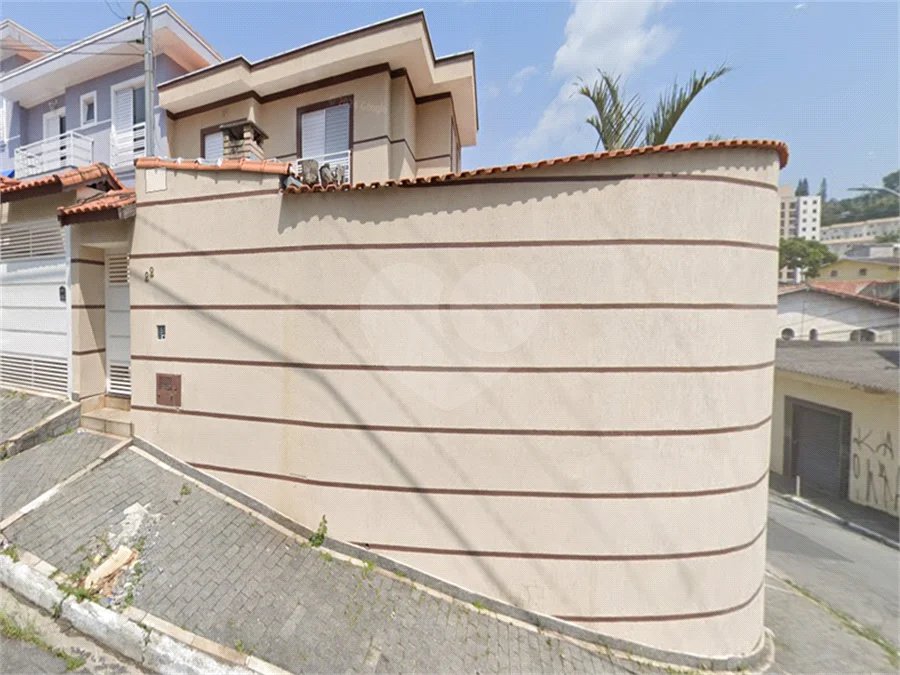 Sobrado Moderno à Venda na Pedra Branca, 3 Dormitórios, 1 Suíte, Piscina