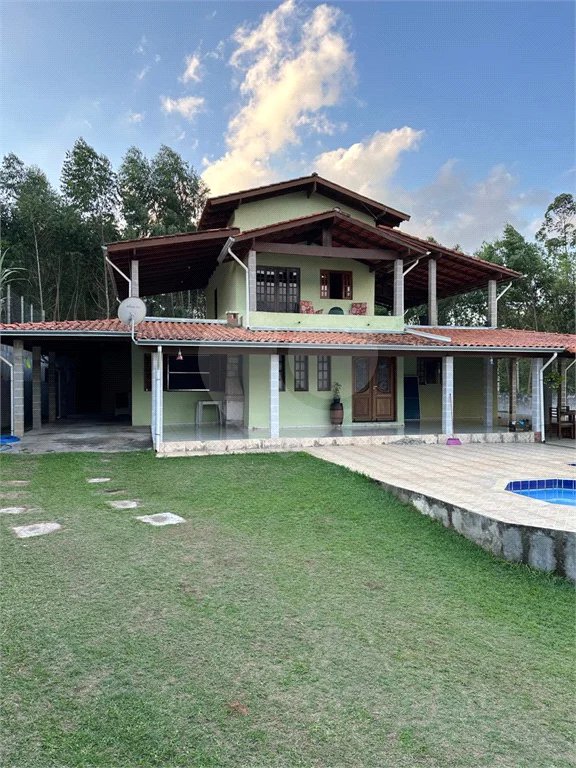 Sítio encantador em Nazaré Paulista – 1.000 m² de terreno, piscina e varanda gourmet