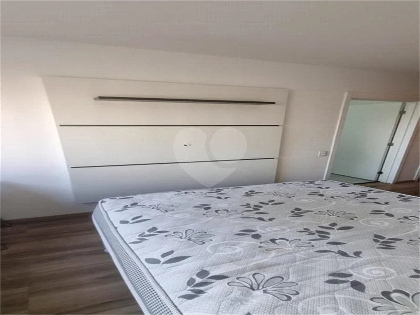 Studio Mobiliado no Alto do Ipiranga – Andar Alto e Vaga para Moto
