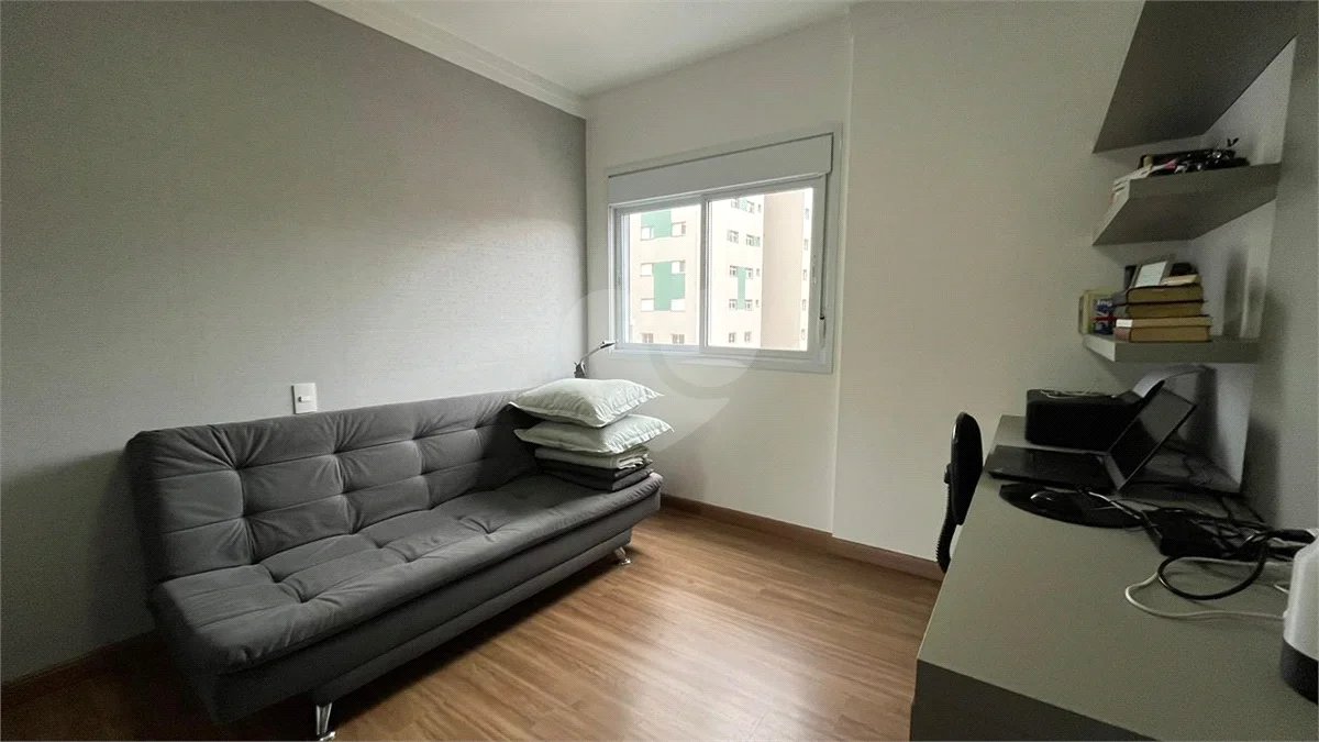 Apartamento à venda com 3 quartos, sendo 1 suíte, no Centro, Poços de Caldas - MG