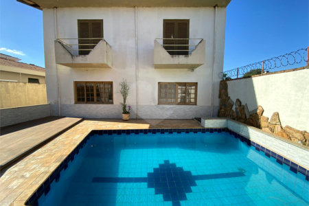 Casa/sobrado para venda com piscina no Santa Felícia Jardim
