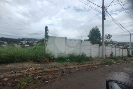 Terreno em Atibaia com 990 metros, pronto para construir, topografia declive, aceita financiamento