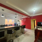 Casa ampla no bairro Terra Rica com 3 pavimentos e excelente estrutura.