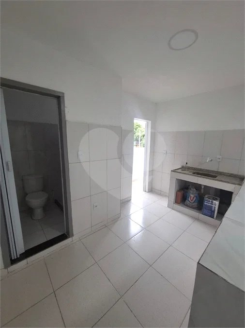 SOBRADO TIPO APARTAMENTO COM 1 QUARTO PARA LOCAÇÃO 38m² - SANTÍSSIMO