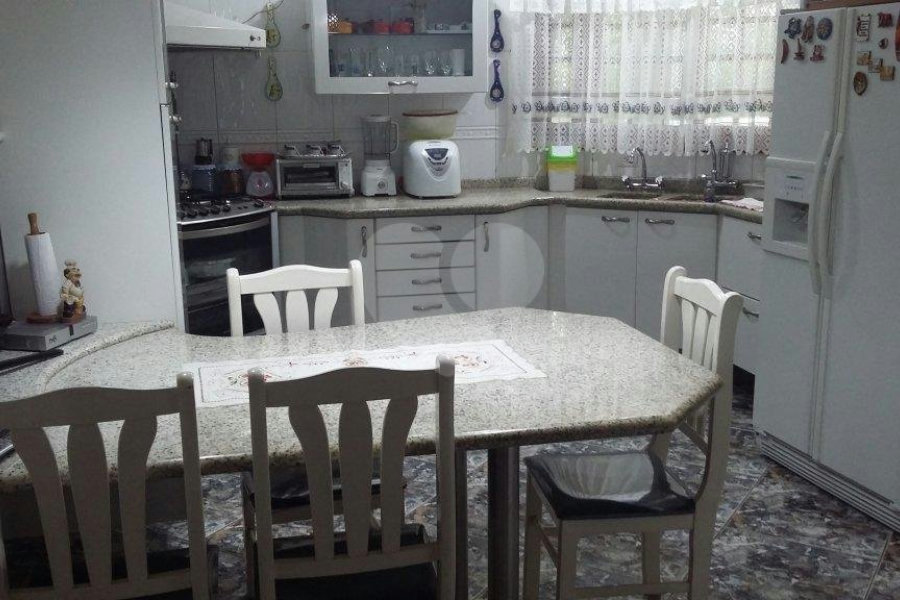 CASA TÉRREA A VENDA NO TREMEMBÉ - 4 SUÍTES E 10 VAGAS DE GARAGEM
