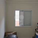 Apartamento térreo , três quartos sendo uma suíte.