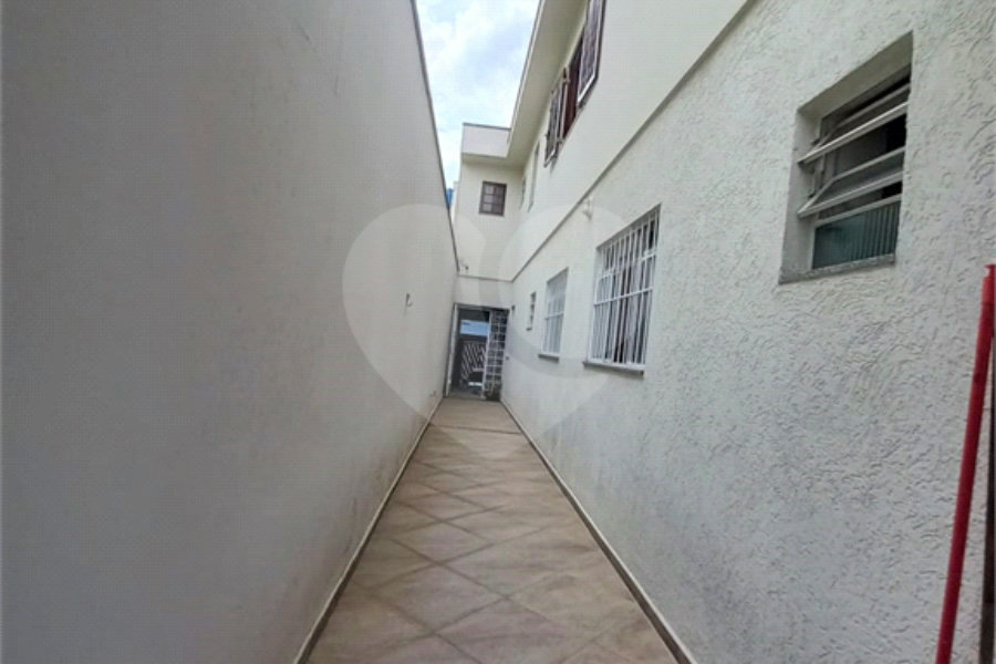 Sobrado Espaçoso na Vila Lúcia com 3 quartos/1 suíte área gourmet e 2 vagas de garagem