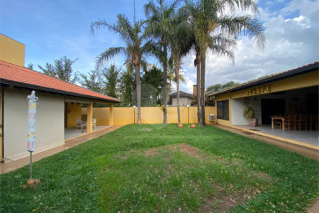 Casa térrea no Condomínio Parque Faber I