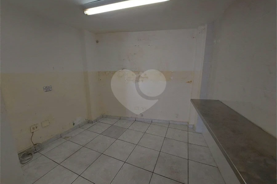 GALPÃO COMERCIAL DE 220,0 M² COM 02 BANHEIROS, COPA COM REFEITORIO, MEZANINO E VAGA DE GARAGEM PARA LOCAÇÃO NA LAPA