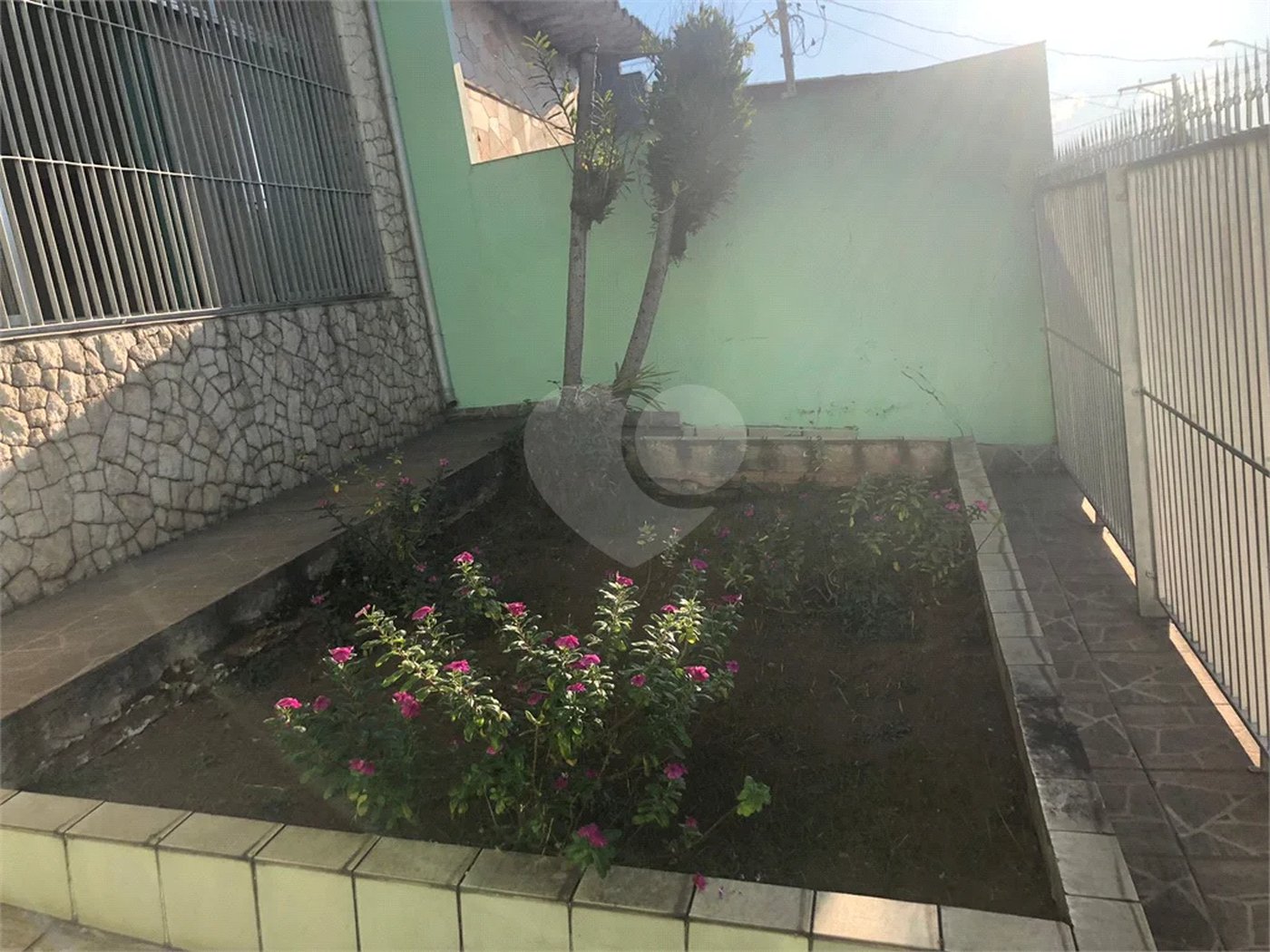 Ótima casa térrea a venda, 2 quartos e 2 vagas de garagem Jd Maristela