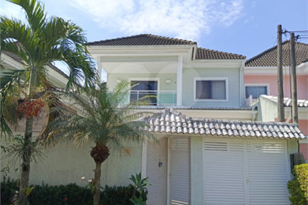 Casa com 4 Quartos (1 Suíte) + Área Gourmet e Piscina | Condomínio Atlântico Sul– Vargem Pequena – RJ