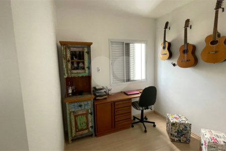 Apartamento no Condomínio Parque dos Manacás.