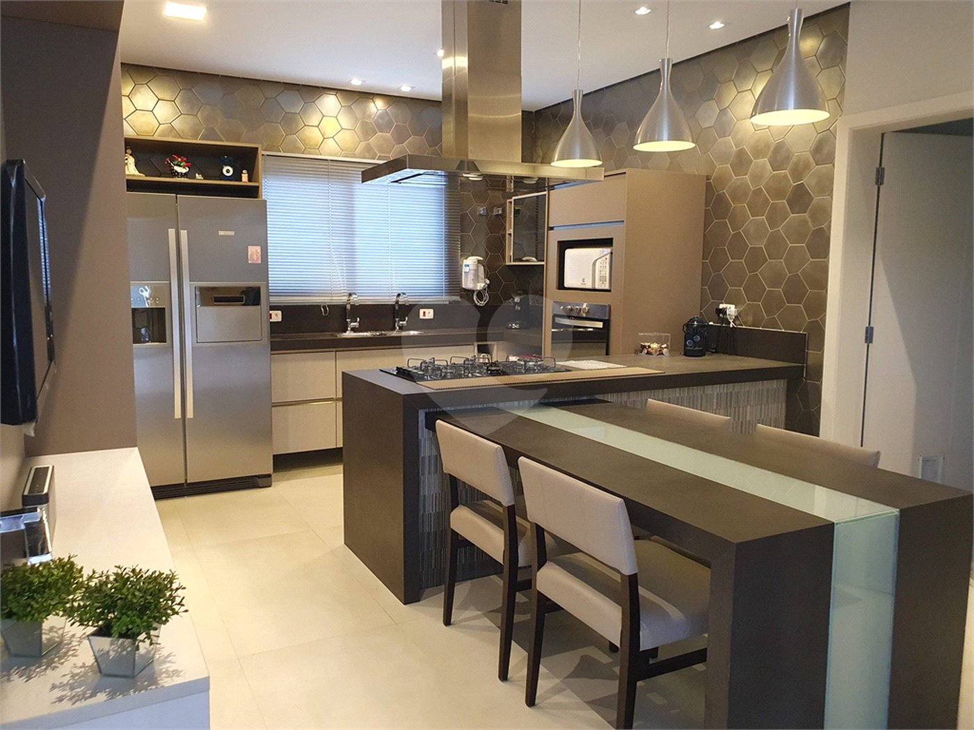 CASA A VENDA NO URBANOVA, CONDOMINIO JAGUARY, 4 DORMITORIOS, 4 SUITES, 5 VAGAS, PISCINA, SJC