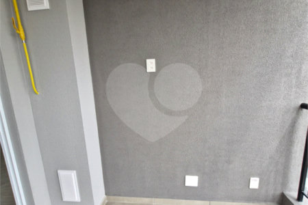 Apartamento à venda no Belém proximo do metro a 50 metros.Com 40m² 1 dormitório 1 vaga coberta,sacada infra estrutura de ar condicionado.Aceita e estuda Permuta.