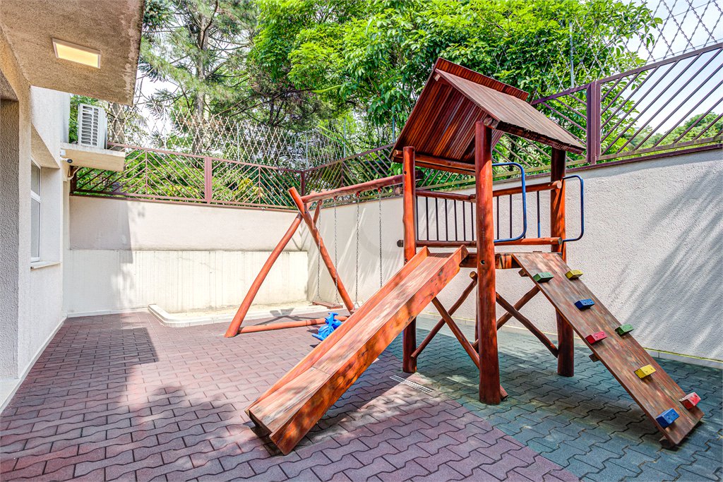 Casa à venda com 4 quartos, sendo 2 suítes, no condomínio Residencial Terras Altas, São Paulo - SP