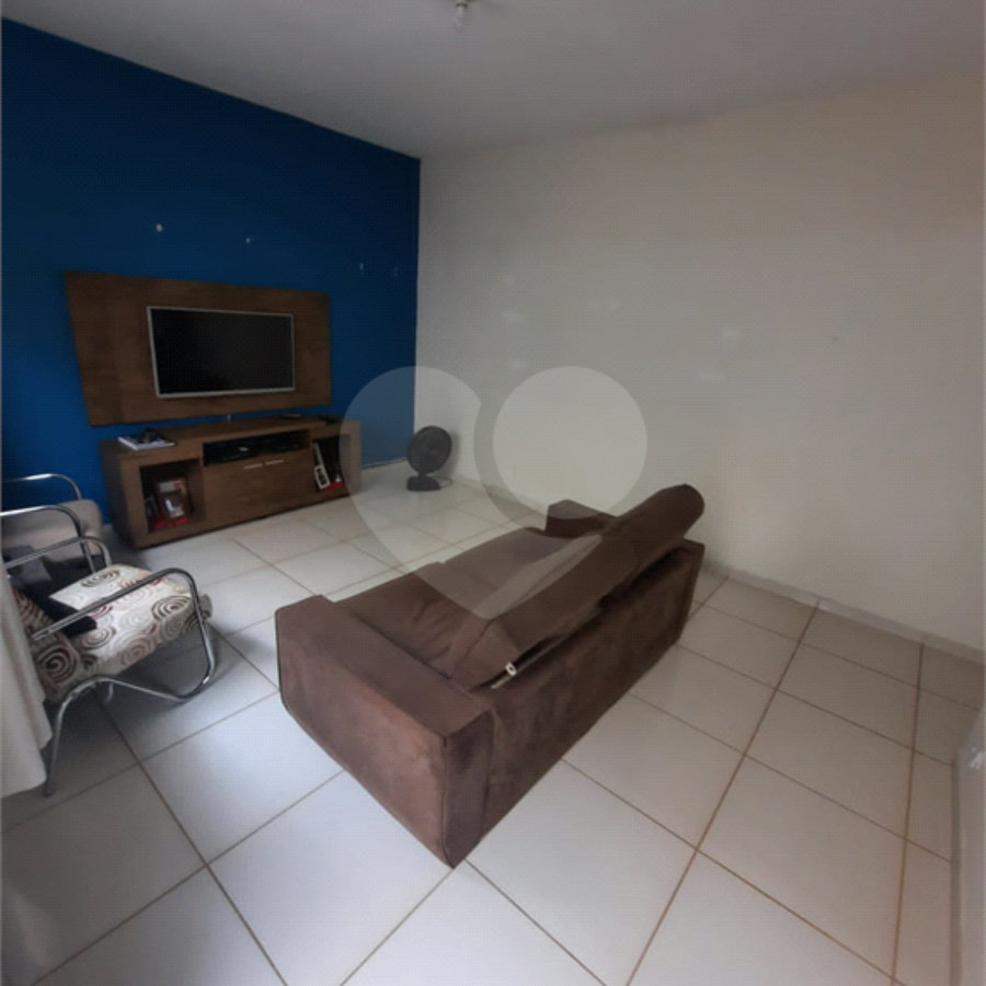 Casa Térrea com 2 dormitórios.
