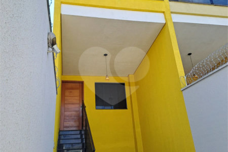 Sobrado novo de 3 quartos, 1 suíte, com 100 m², 2 vagas de garagem à venda no Jardim Eliane SP