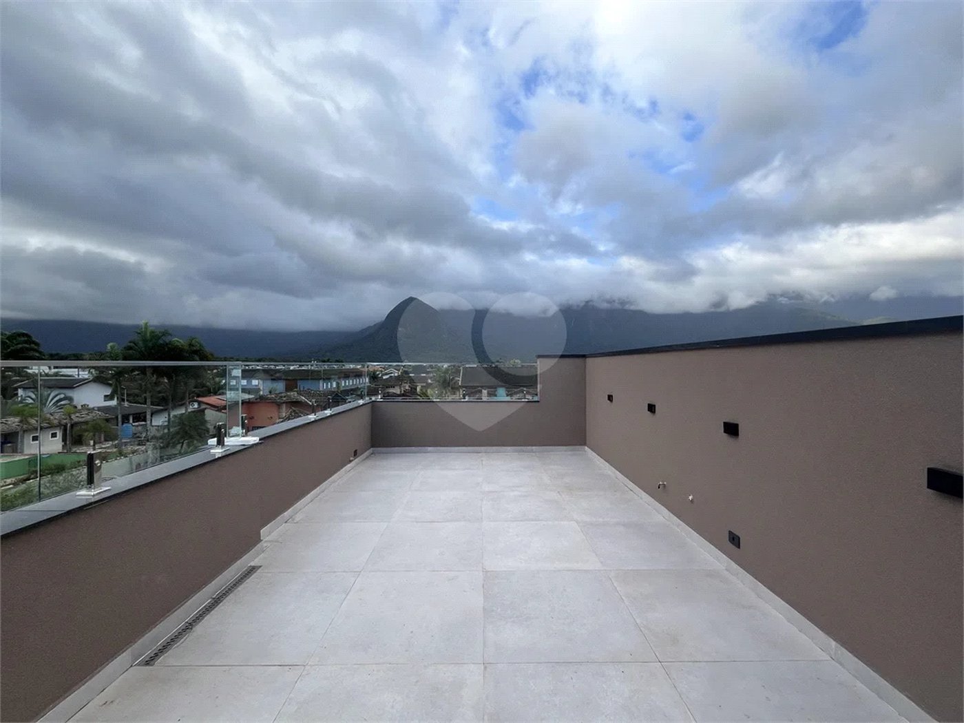Casa à venda ou para alugar com 5 quartos, sendo 4 suítes,  em Morada da Praia, Bertioga, SP