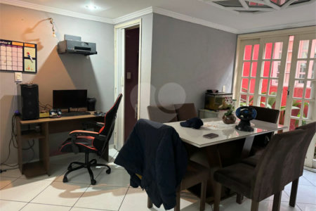 Sobrado a venda na Mooca, com 120m2, 2 dormitórios e 2 vagas - Estuda permuta.