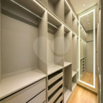 Indaiatuba - Condominio Sapezal - R$ 2.400.000,00 - Área Total 360,00 m² - Área Construída 213,32 m² - TÉRREA - 03 suítes sendo a master com closet; - Escritório; Lavabo; Cozinha com cooktop e planejados; Gourmet com churrasqueira; Ambientes preparados para ar condicionado; Piscina com cascata,