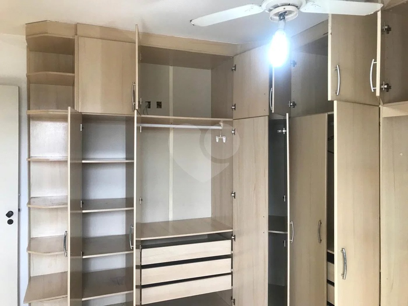Espaço e Segurança no Bom Retiro: Apartamento de 100 m² com Infraestrutura Completa