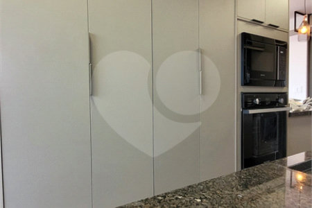 Apartamento de 2 quartos mobiliado à venda no Paraíso