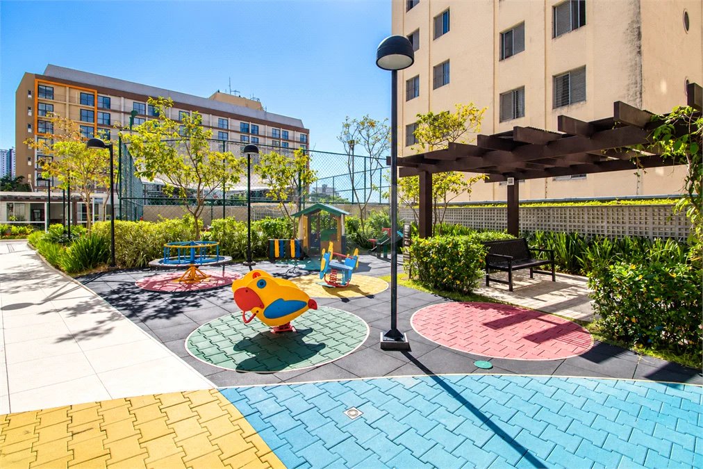 Apartamento de 127 m² em andar alto, com vista livre, 3 suítes planejadas, sacada gourmet envidraçada, 2 vagas e lazer completo, próximo ao Shopping Golden Square e à Avenida Kennedy.