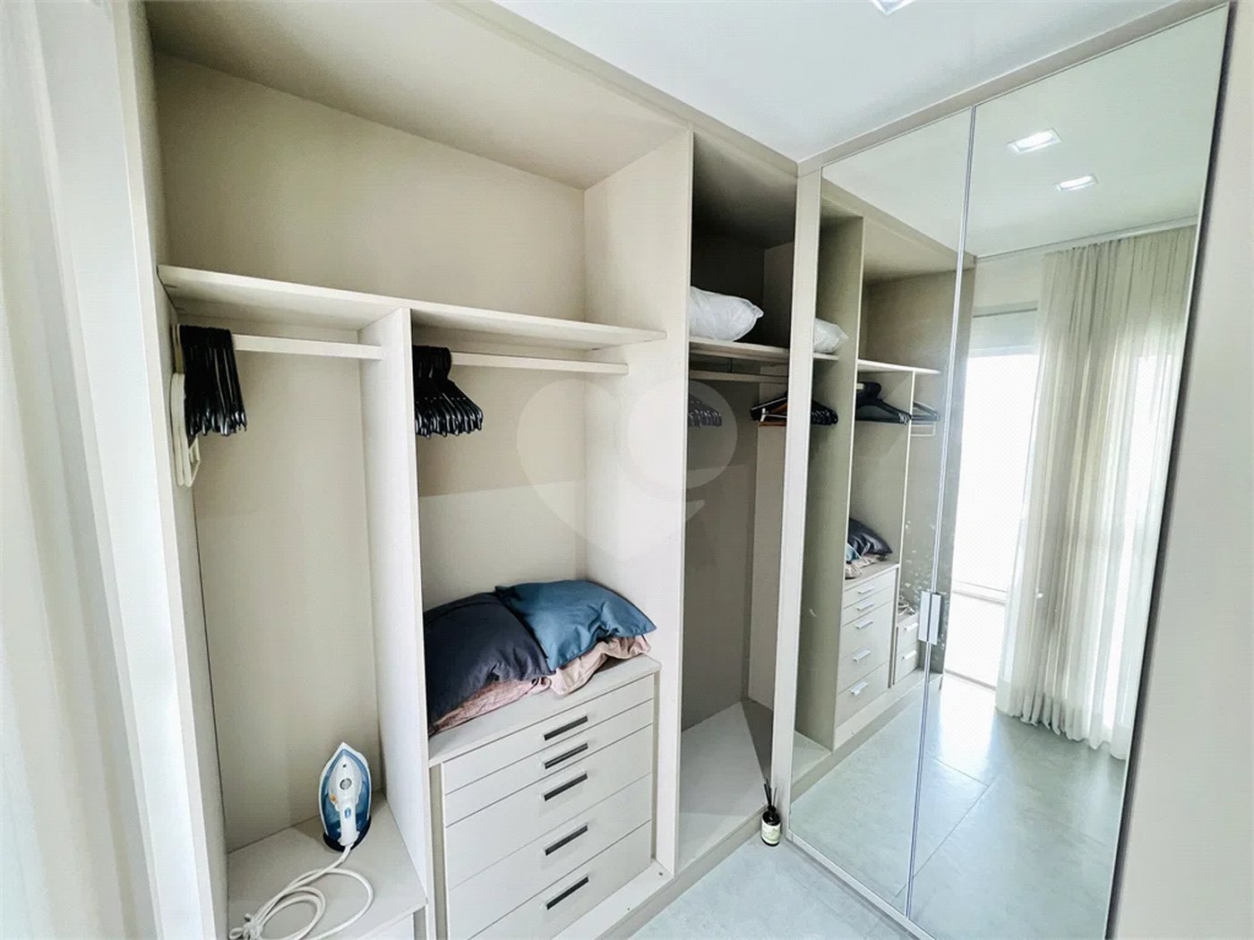 Apartamento venda / locação Vila Nova Conceição, 80m², andar alto, 1 suíte e 2 vagas