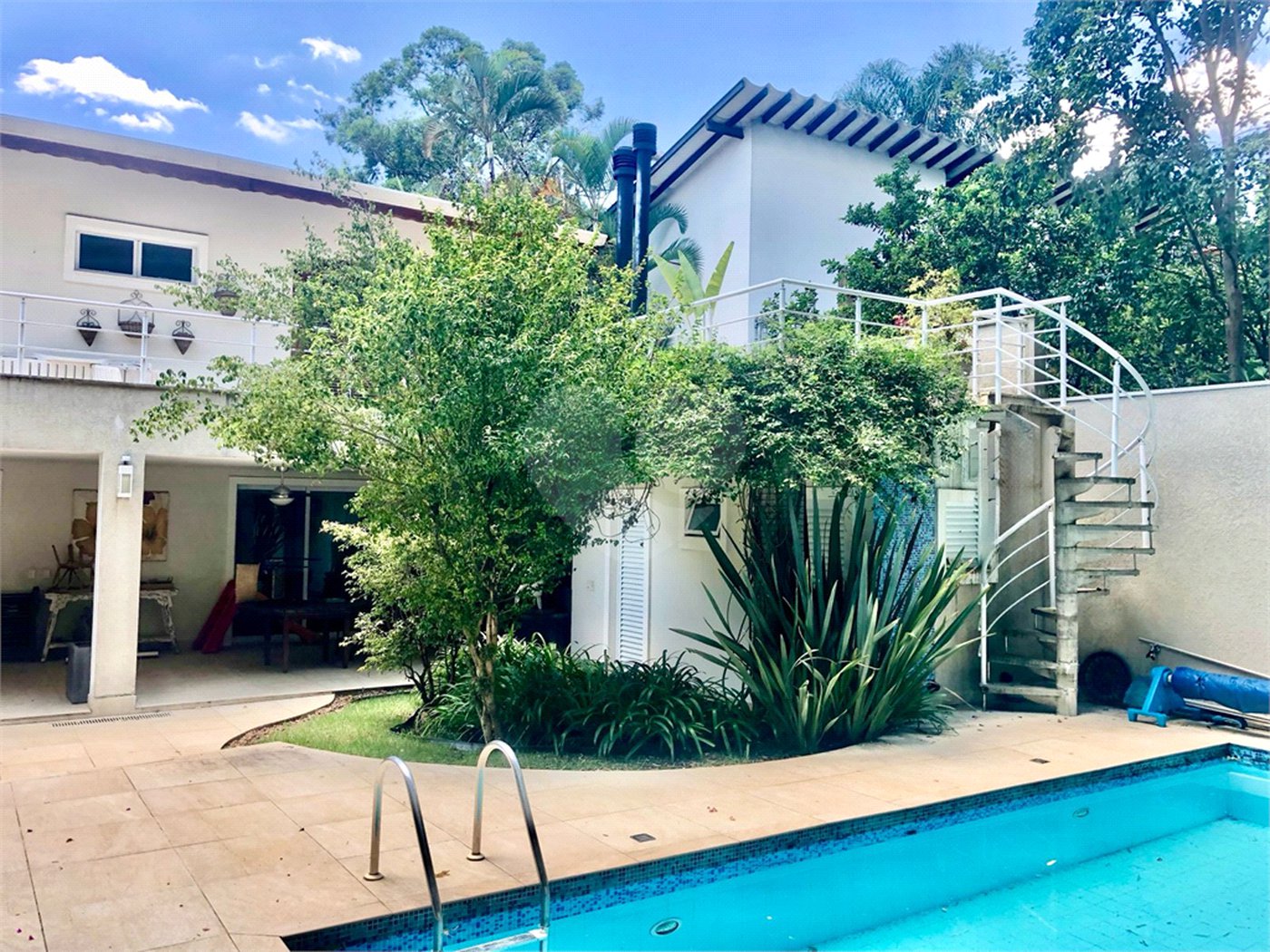 Sobrado à venda com 4 quartos, sendo 2 suítes, em Chácara Monte Alegre, São Paulo, SP
