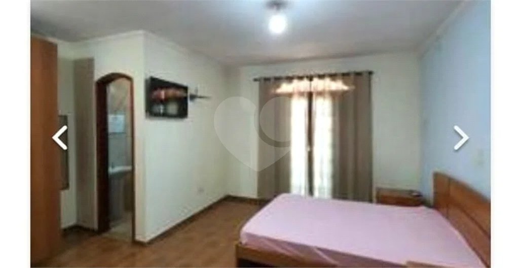 Casa com 205m² , 3 dormitórios , sendo todos suítes , 5 vagas , á venda no bairro Bangú em Santo André.