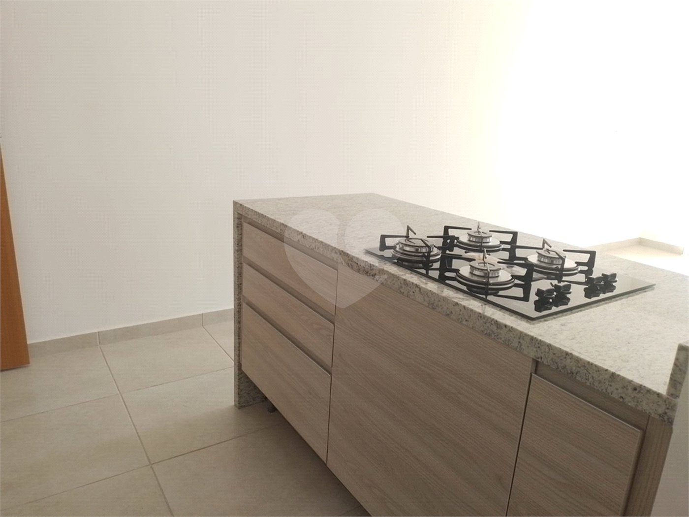 Apartamento a venda com 2 dormitorios sendo 1 suíte