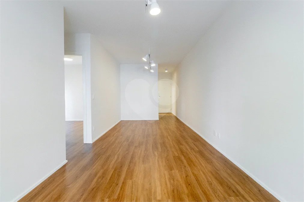 **Apartamento reformado em Higienópolis | 75 m² | 2 dormitórios | 2 banheiros | 1 vaga**
