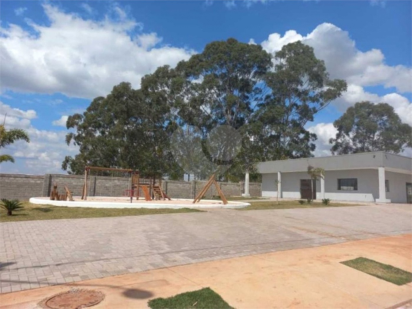 Terreno para venda, dispondo de 251,00 m² .