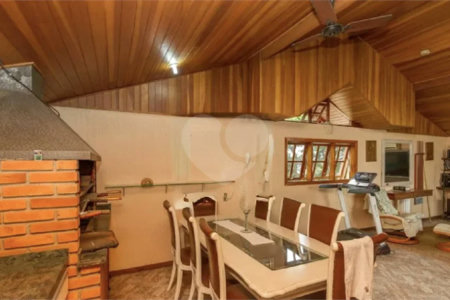 Sobrado à Venda e Locação no Campo Belo | 700 m² de Área Construída | 7 Dormitórios | 3 Suítes | 5 Vagas