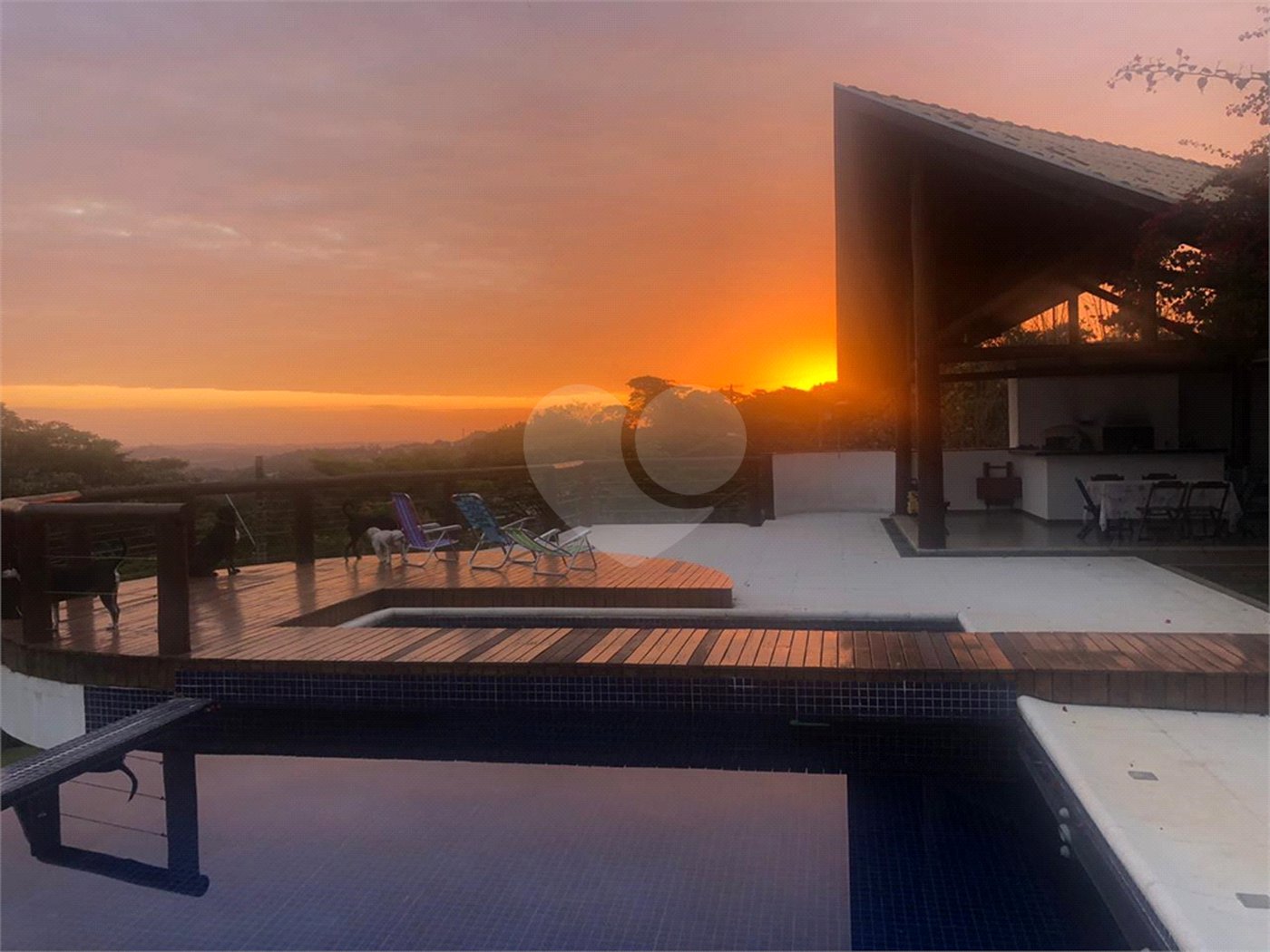Mansão de Luxo em Louveira: Viva o Sonho no Condomínio Jardim Primavera