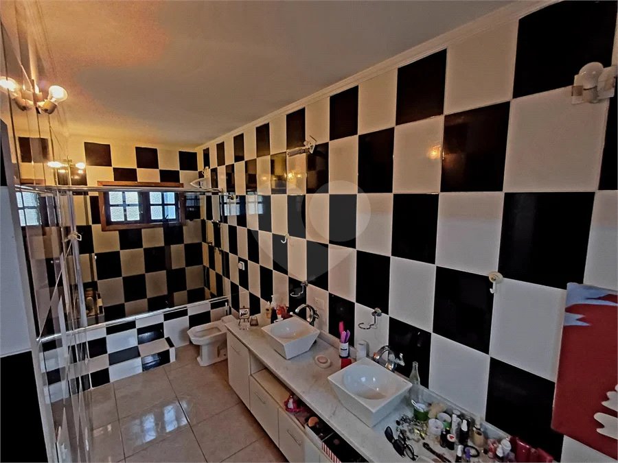 Casa à venda em Atibaia com 5 dormitórios (1 suíte), piscina e área gourmet, 2 vagas garagem, avalia permuta e financiamento
