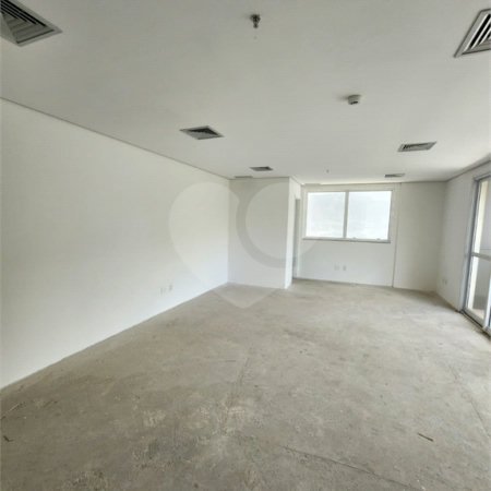 Sala comercial em frente ao Allianz Parque