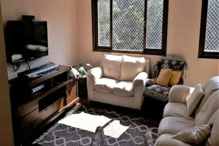 Sobrado com 4 quartos sendo 2 suítes, lareira e 2 vagas de garagem no Jardim Olympia/Butantã