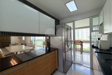 Apartamento à venda com 3 suítes em Vila Mariana, São Paulo, SP