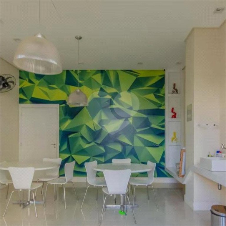 Apartamento no Ipiranga de 68m2 com 2 dorms, 1 suíte, 2 banheiros, 1 vaga. Estuda permuta.