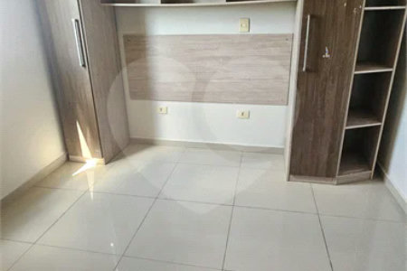 Apartamento Locação Condomínio Anguri com 02 dormitórios com Ar e Sacada