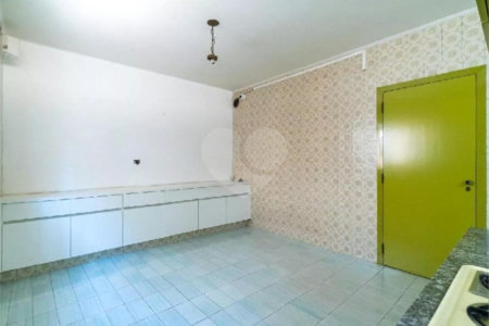 Sobrado à venda com 4 quartos, sendo 1 suíte, em Jabaquara, São Paulo, SP