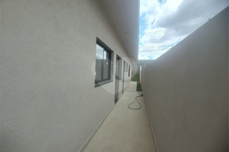 Casa exclusiva em Atibaia de alto padrão com 3 suítes, piscina, espaço gourmet, condomínio fechado, aceita financiamento