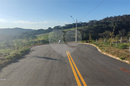 Terreno em Atibaia com 360 m² condomínio fechado com ampla área de lazer