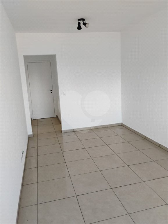 Vende-se apartamento na Vila Mascote