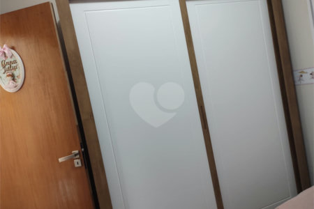 Casa térrea com 2 dormitórios.